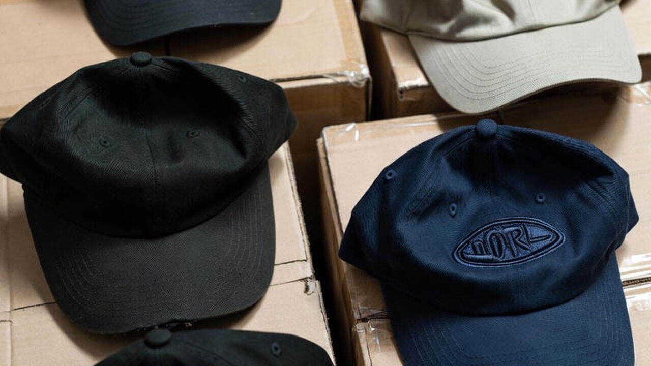 Damaged cap packaging problem with broken brims and crushed crowns